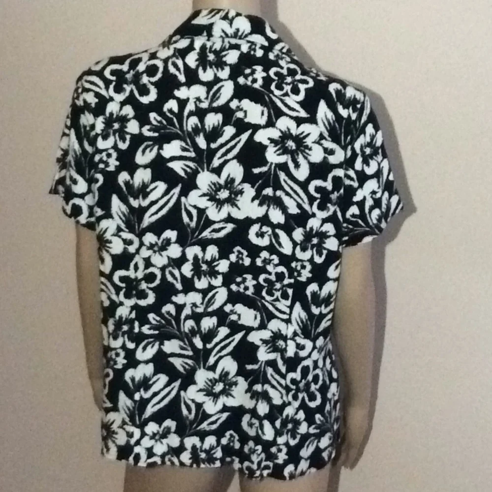 Hawaiian Floral Button Down Short Sleeve Top - Picture 3 of 5